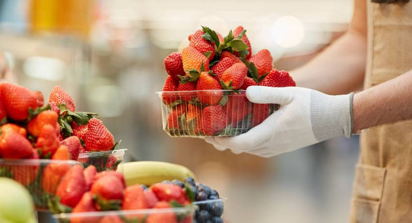 A picture of some fresh and juicy strawberries.